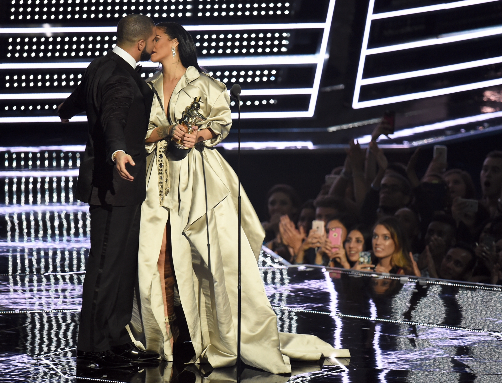 Did Drake and Rihanna date?