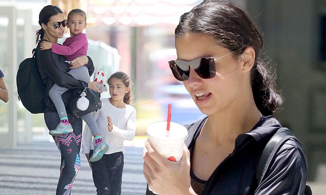 Does Adriana Lima have a child?