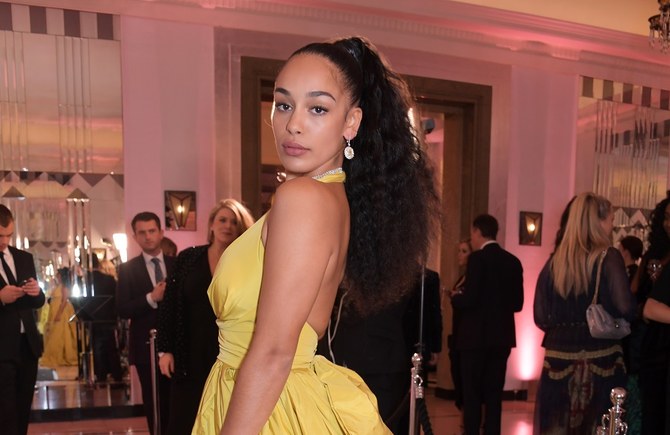 Does Jorja Smith wear wigs?