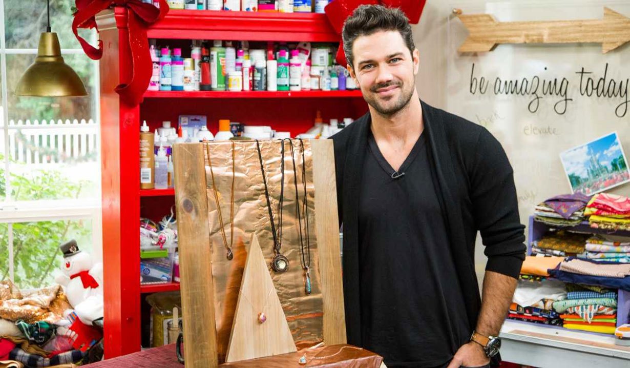 Does Ryan Paevey make jewelry?