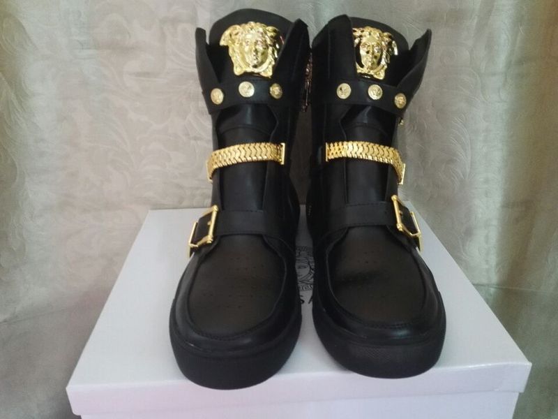Does Versace make shoes?