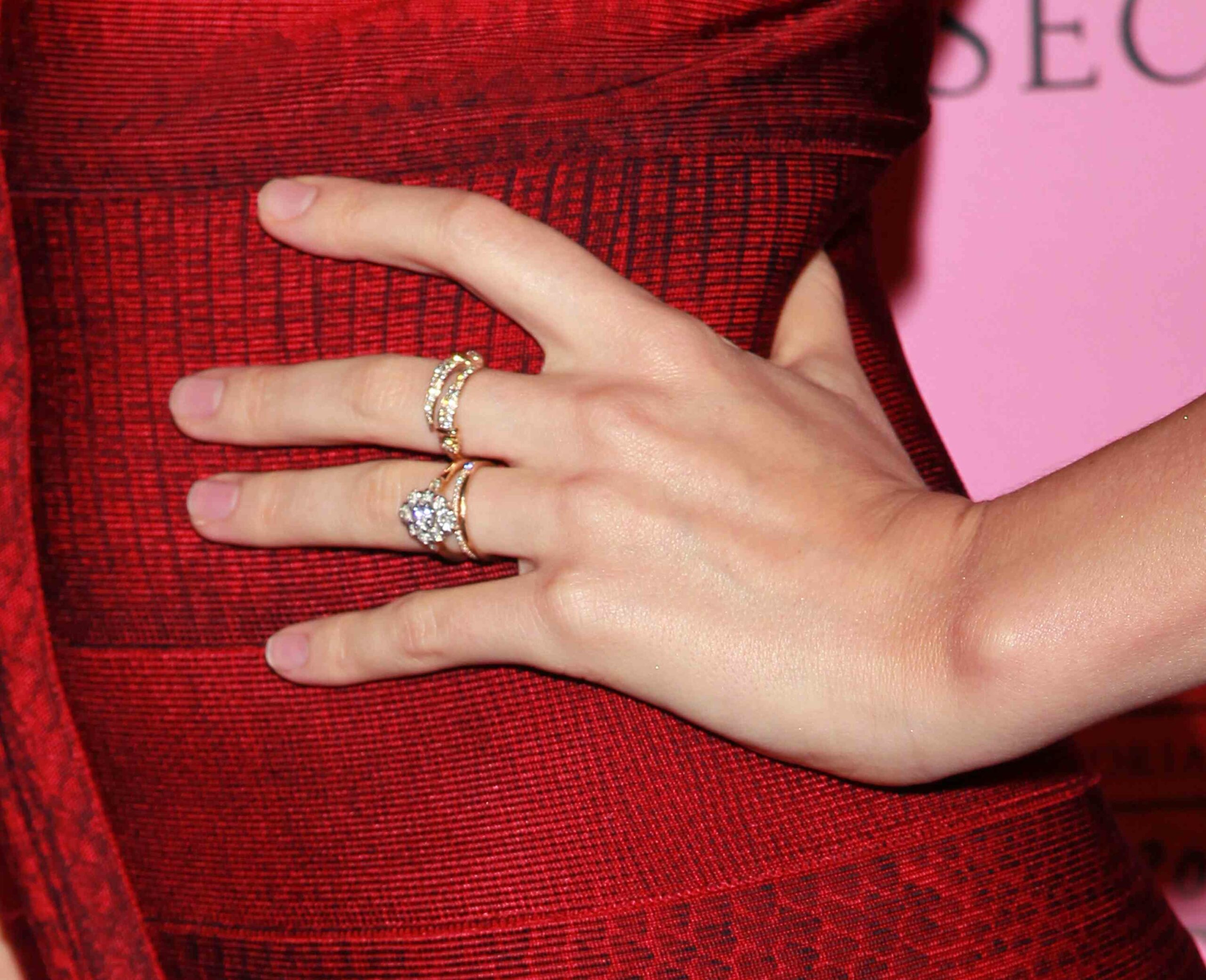 How big is Miranda Kerr engagement ring?