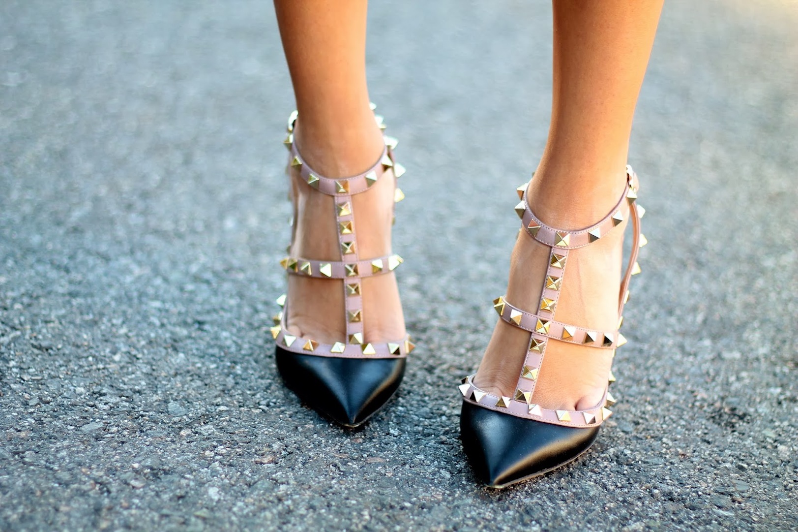 tigger På jorden lov Answers : How can you tell if Valentino Rockstud heels are fake?