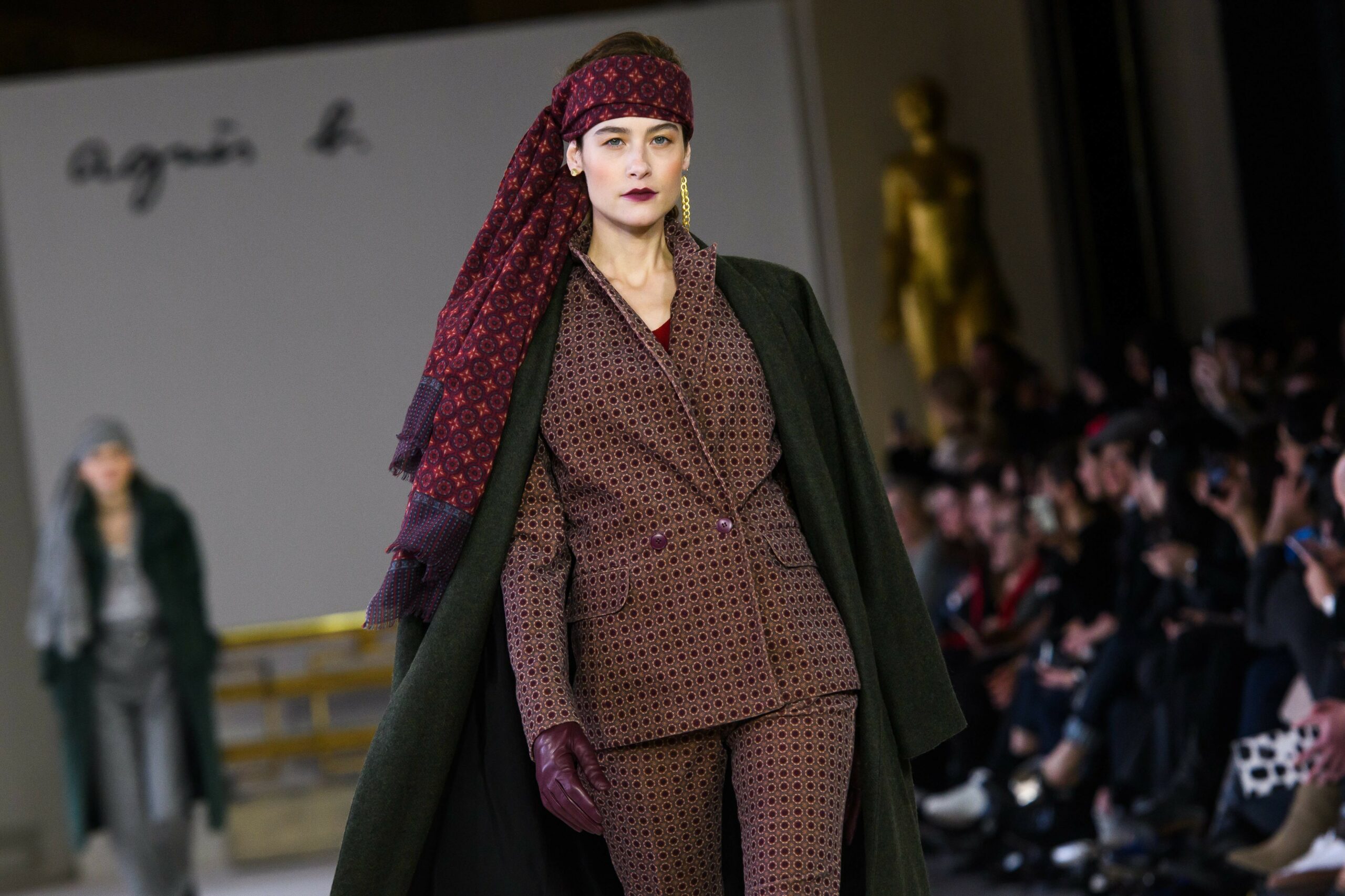 Answers How Do You Get Invited To Paris Fashion Week 