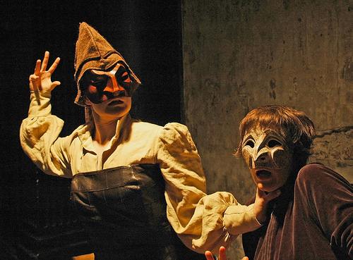 How is commedia dell’arte used today?