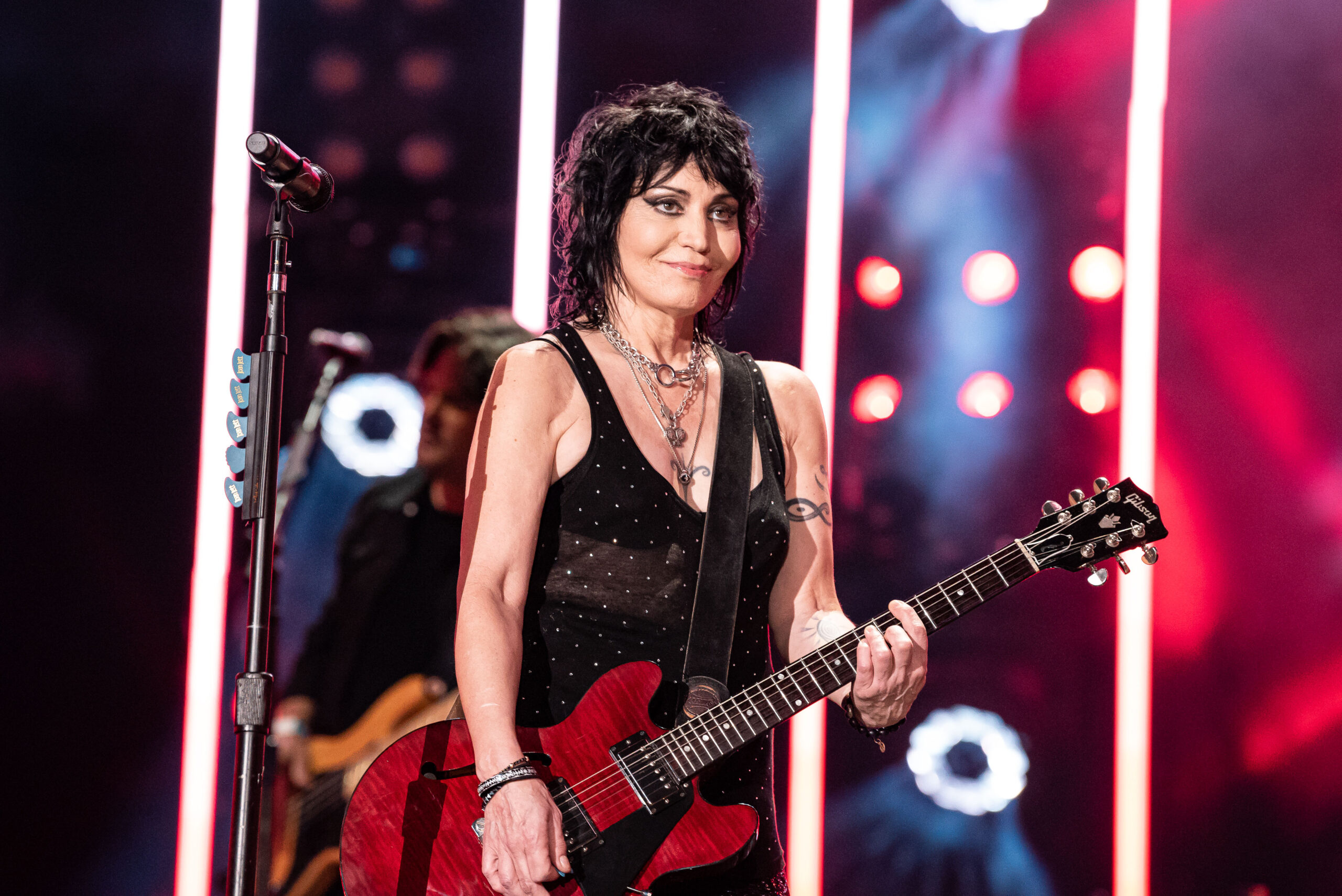 Is Joan Jett a girl?