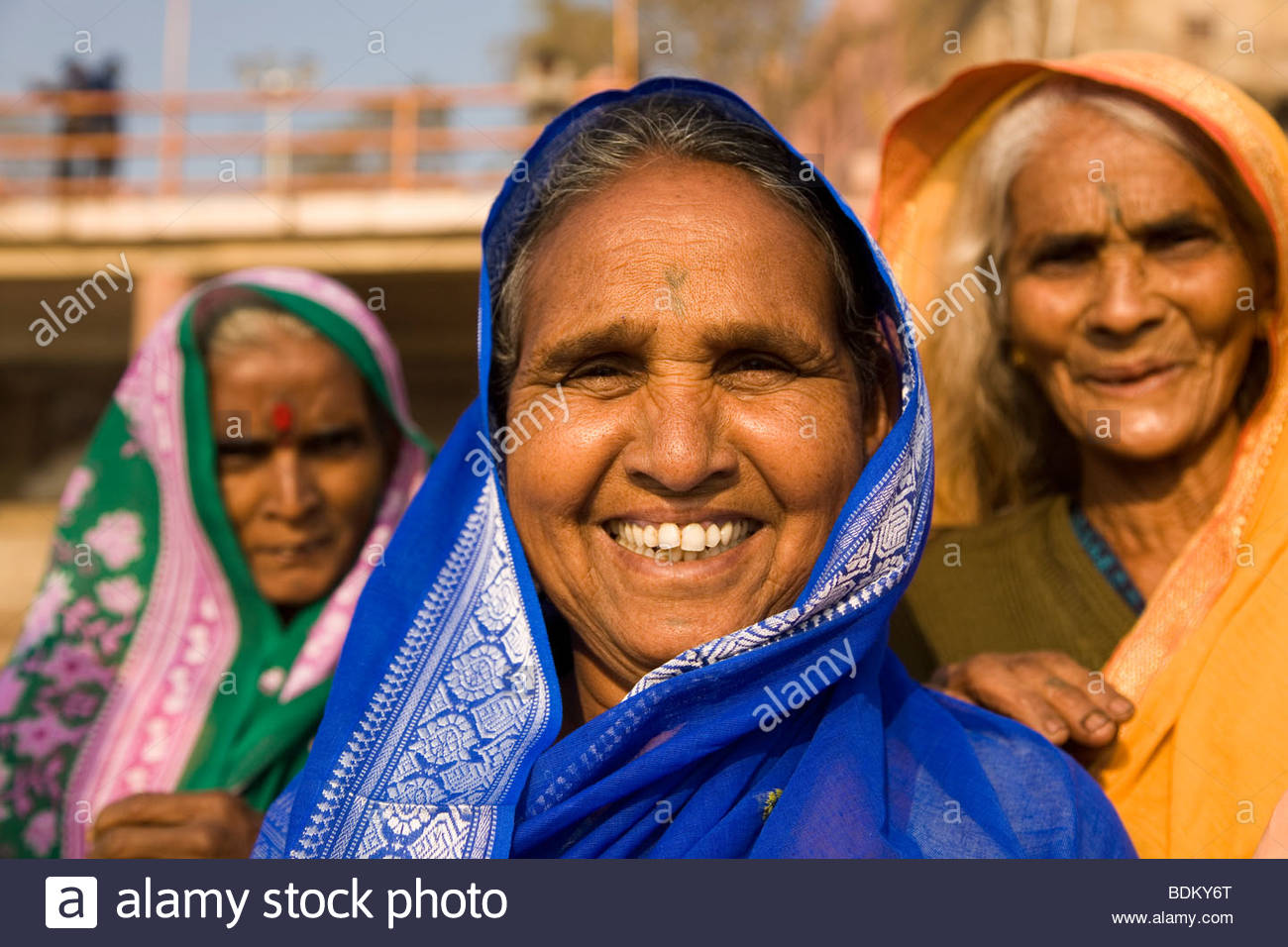 What do Indian ladies wear on their heads?