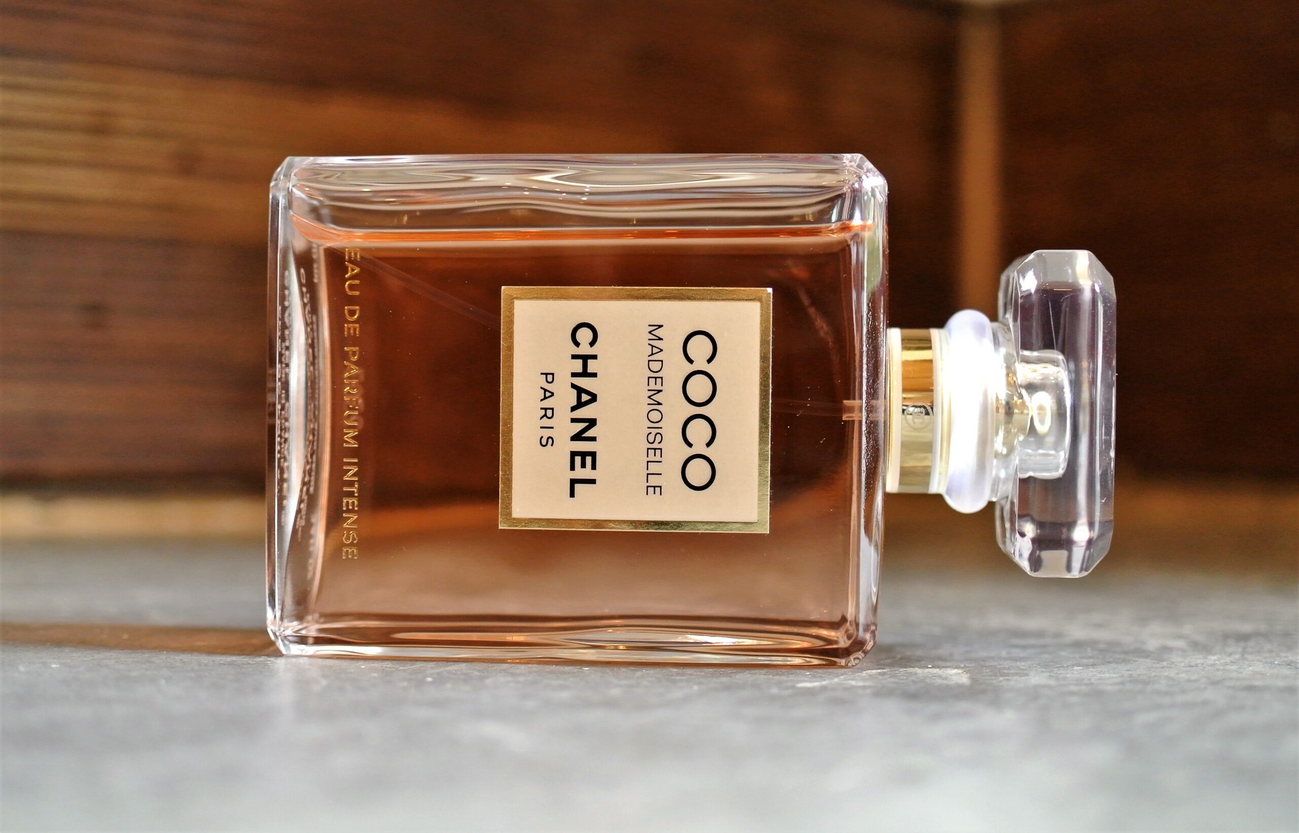 What does Coco Chanel Mademoiselle smell like?