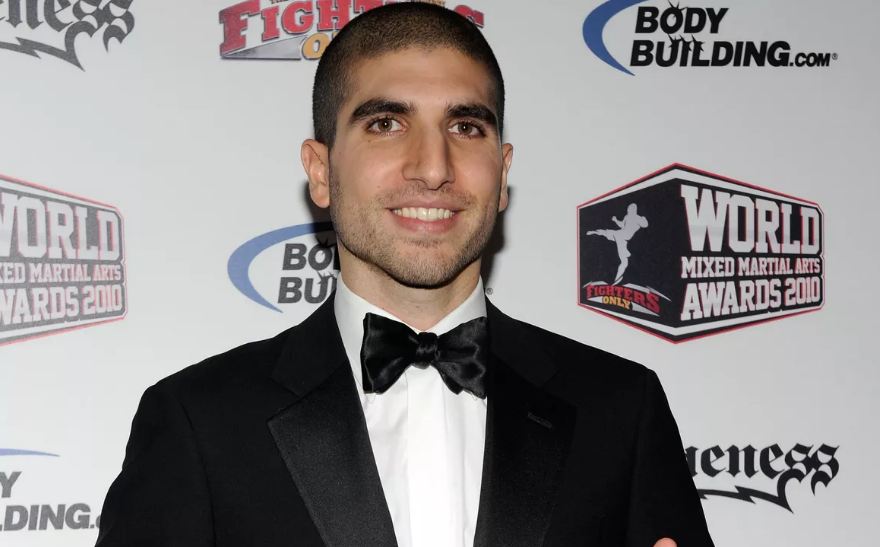 What is Ariel Helwani net worth?