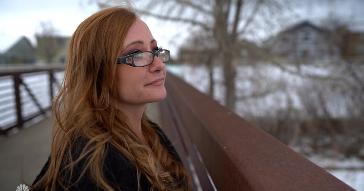 What religion is Amber Smith?