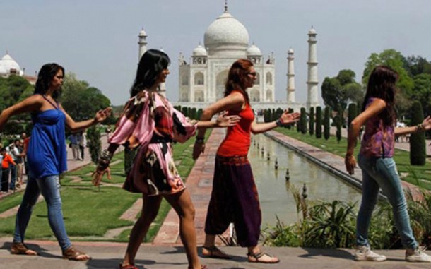 What should I wear in India website?