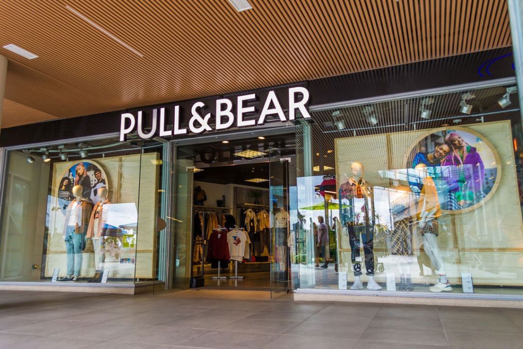 Who delivers for Pull and Bear?