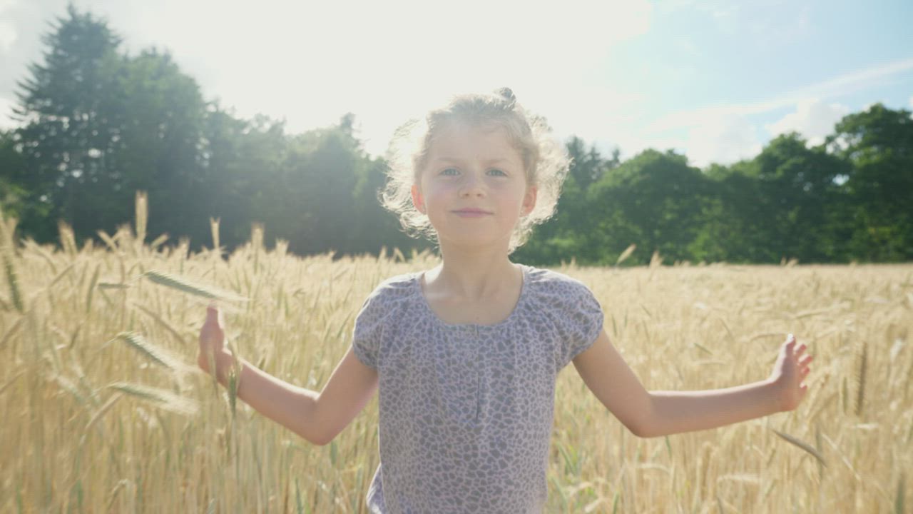 Who is the little girl in the sunny side of the street commercial?