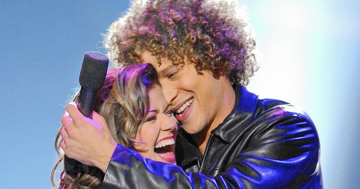 Are Kelly Clarkson and Justin Guarini friends?