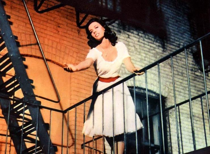 Did Natalie Wood do her own vocals in West Side Story?