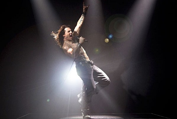Did Tom Cruise sing Pour Some Sugar on Me in Rock of Ages?