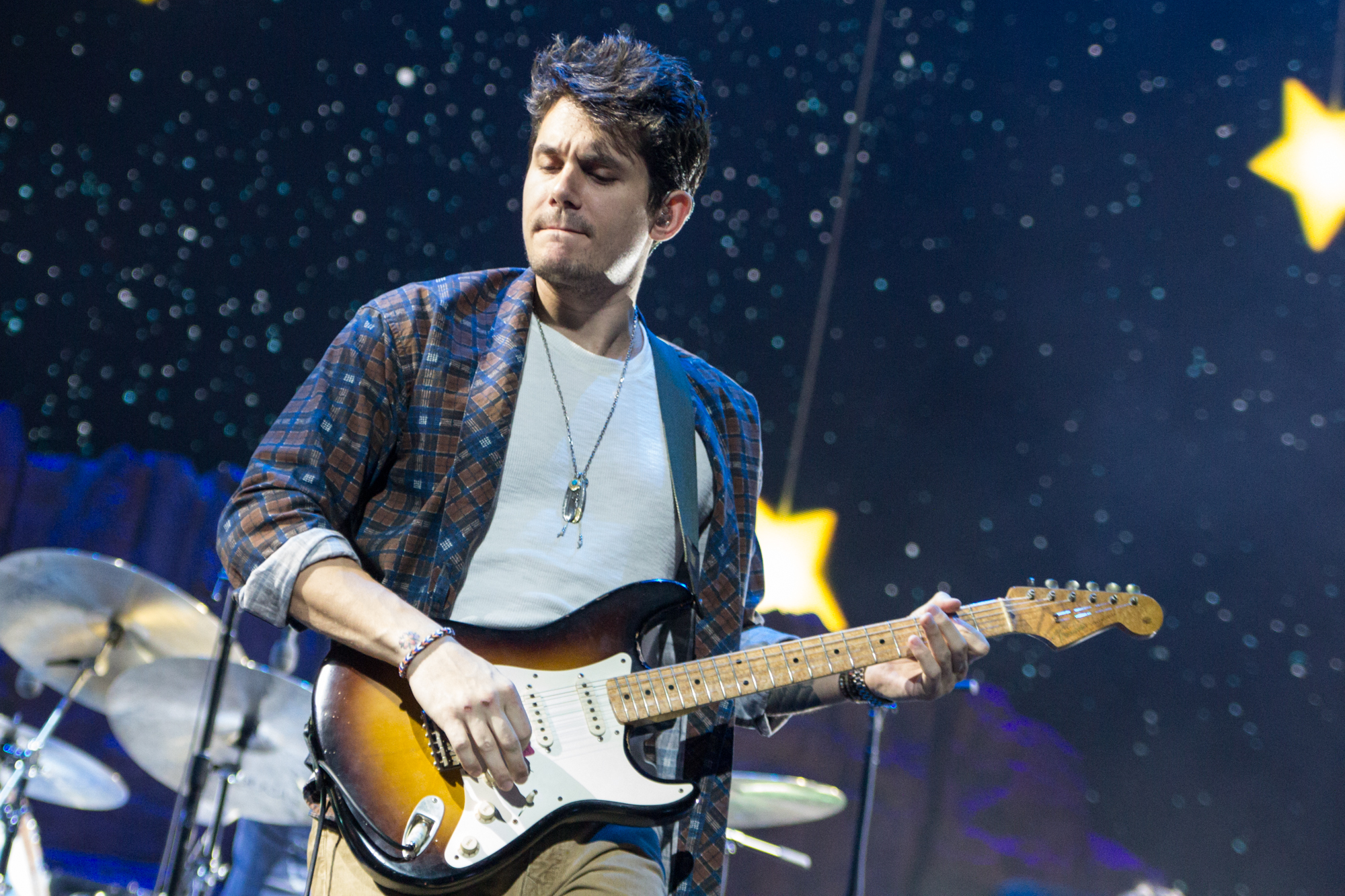 Does John Mayer still perform?