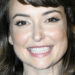 Does Milana Vayntrub have a daughter?