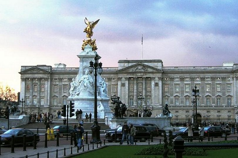 How can you tell if the Queen is in Buckingham Palace?