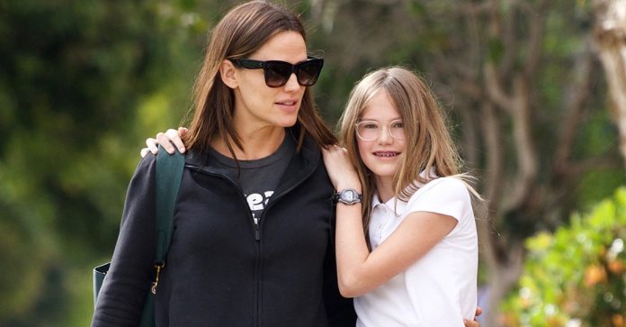 Is Jennifer Garner James Garner’s daughter?