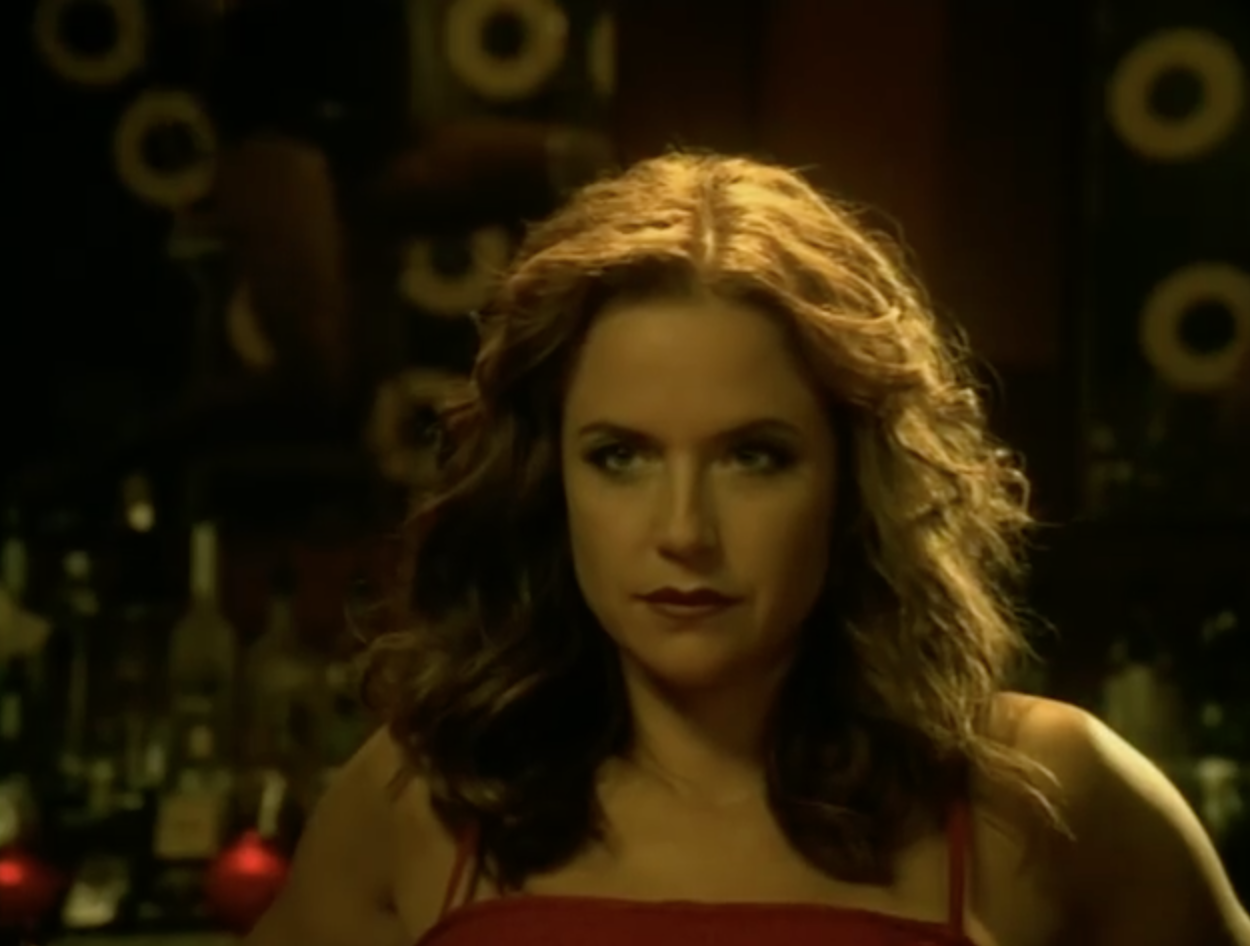 Is Kelly Preston in the Maroon 5 video She Will Be Loved?