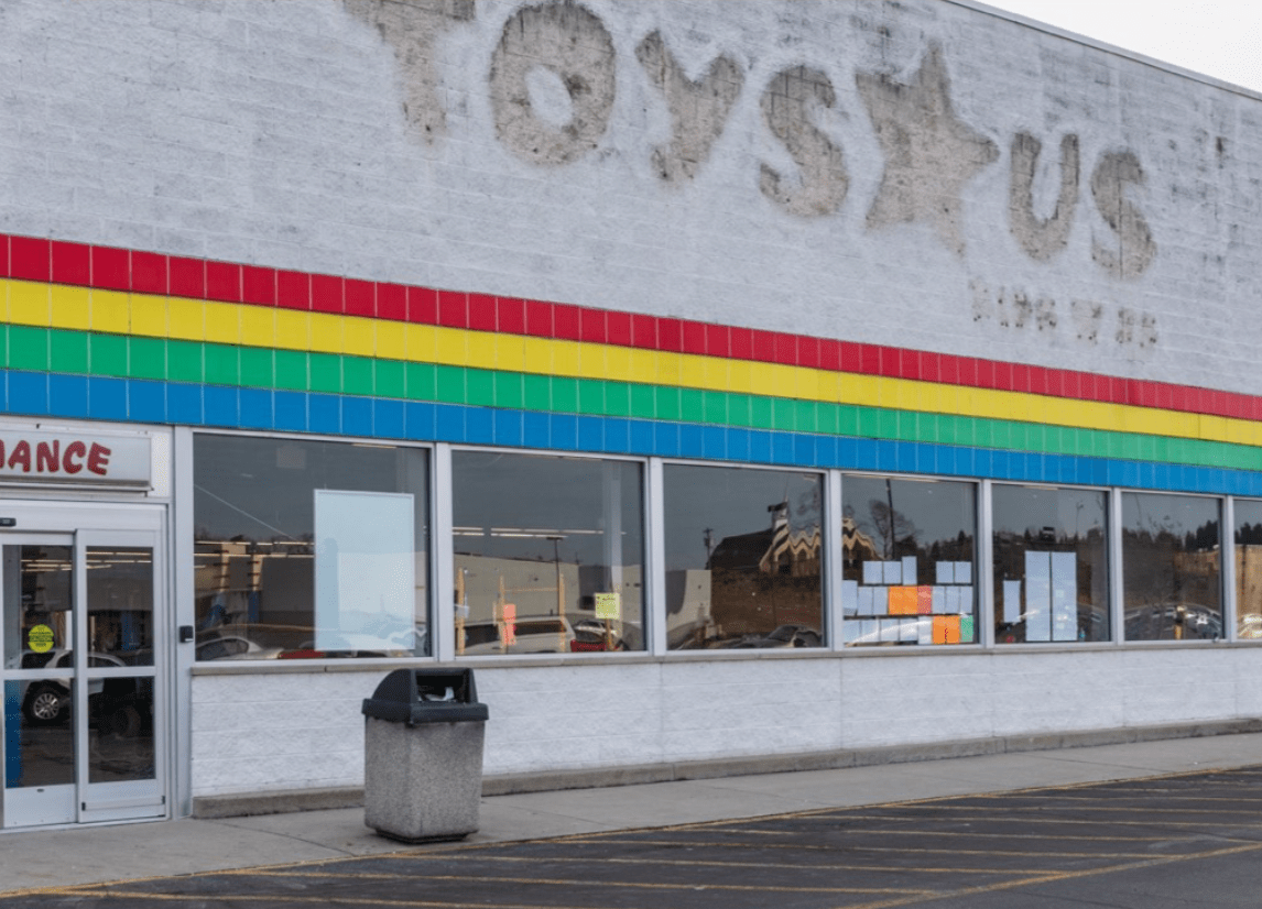 Is Toys R Us coming back 2020?