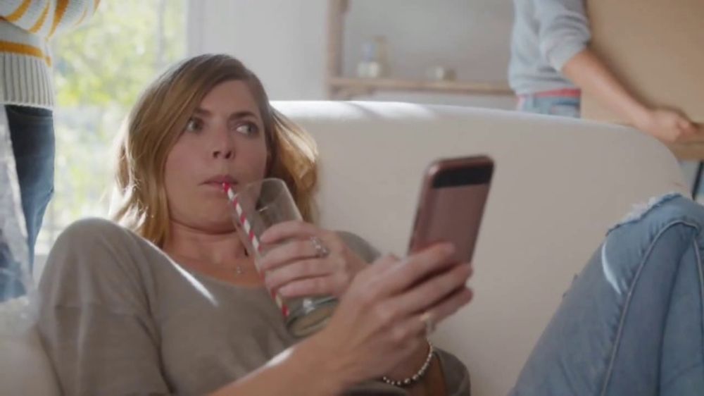 Is that Amy Poehler in the Xfinity commercial?