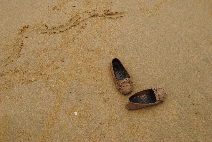 What does sand in my shoes mean?