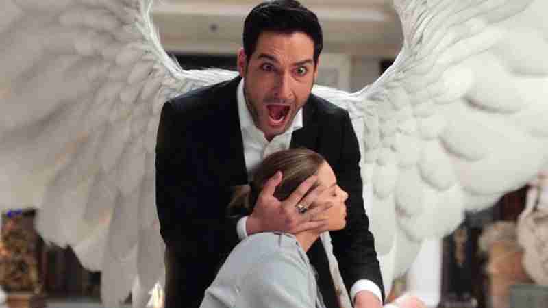 What episode does Lucifer show Chloe wings?