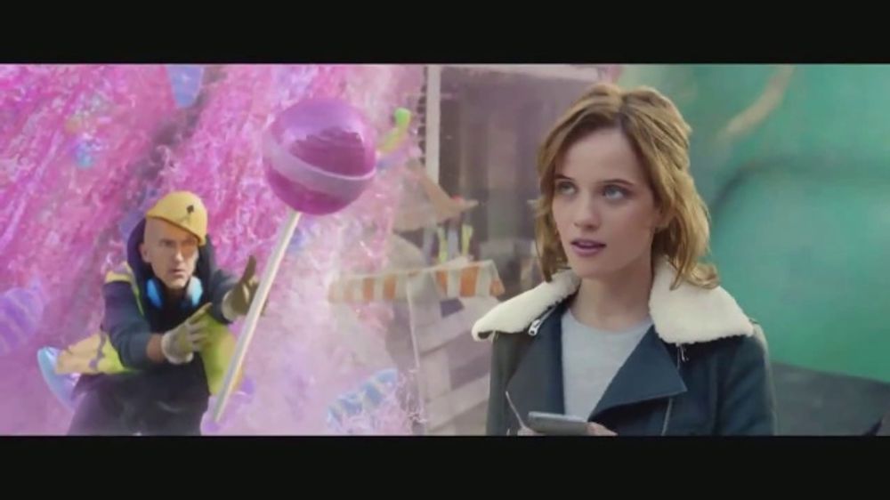 What is the girl singing in the candy crush commercial?