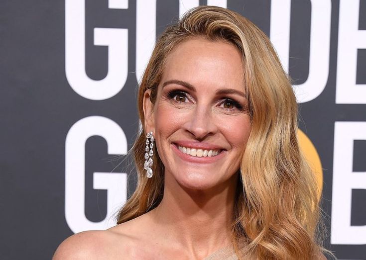 What is the net worth of Julia Roberts?