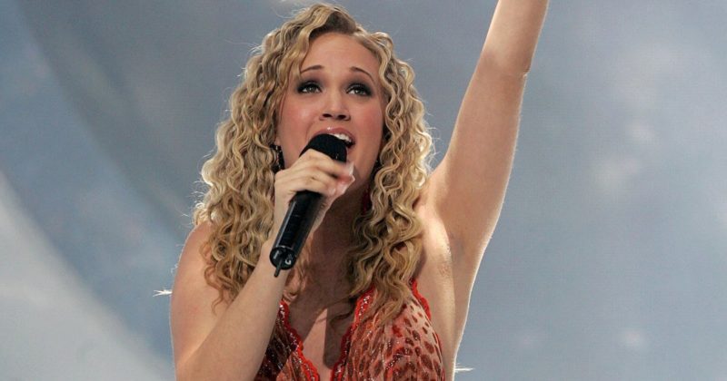 When did Carrie Underwood win American Idol?