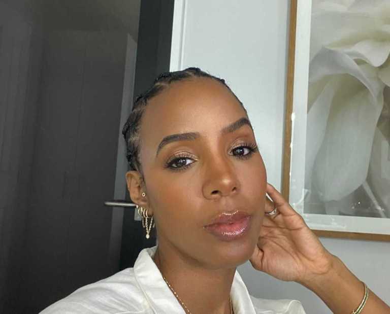 Where is Kelly Rowland living now?