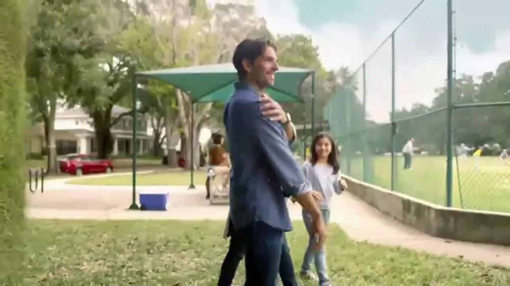 Who are the actors in the ALLEGRA commercial?