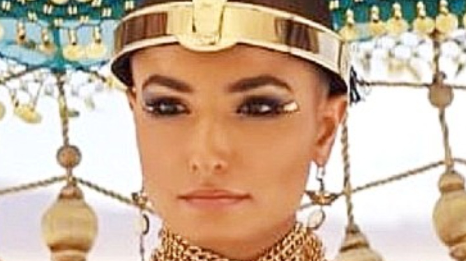 Who is Cleopatra in prime commercial?