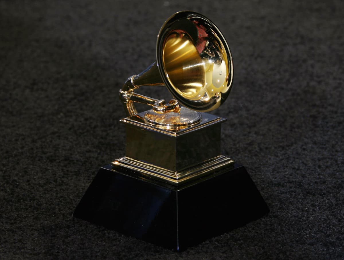 Who is performing at Latin Grammys 2021?