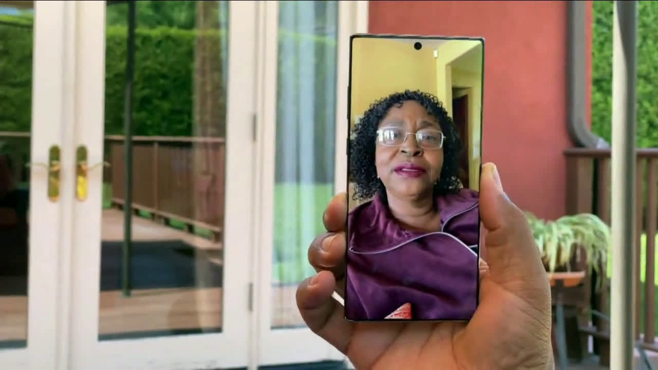 Who is the mother in the T-Mobile commercial?