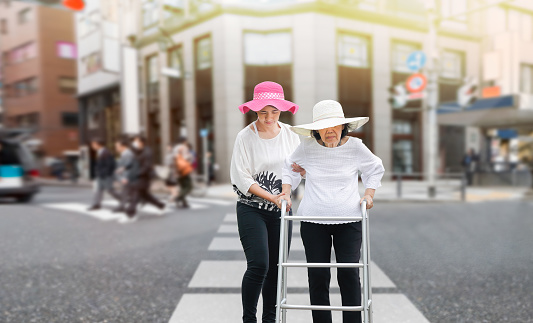 Who is the woman walking across the street in the Fidelity commercial?