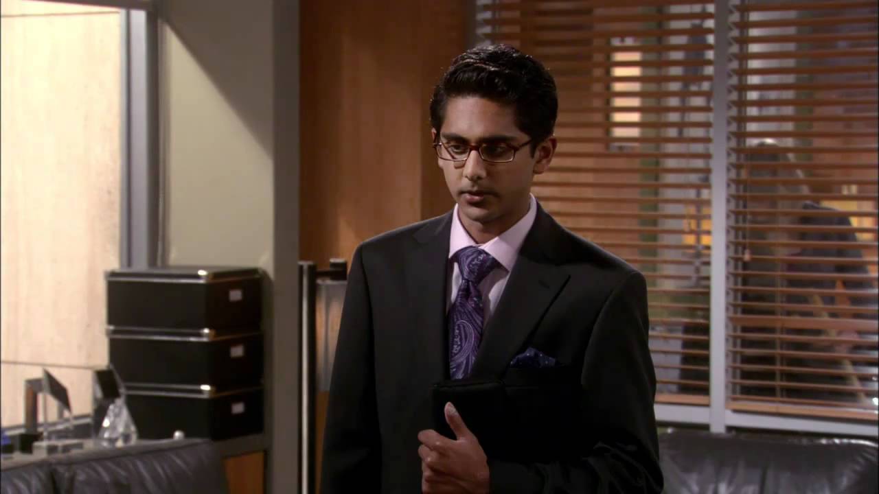 Who played Timmy’s sister on rules of engagement?