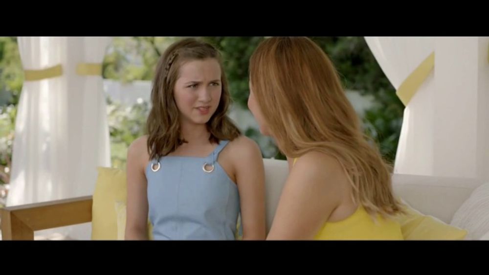 Who plays Leslie Mann’s daughter in the Jergens commercial?