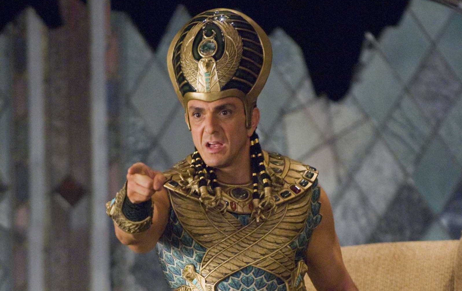 Who plays the Egyptian in Night at the Museum 2?