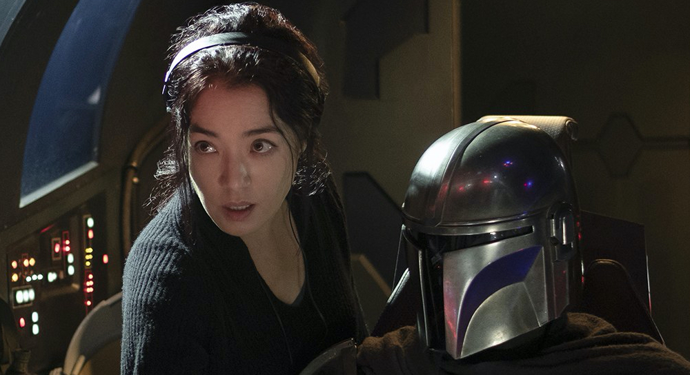 Who plays the purple girl in Mandalorian?