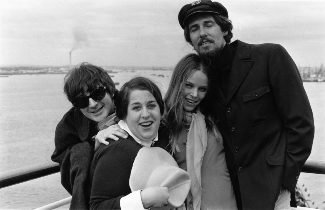 Why did the Mamas and the Papas break up?